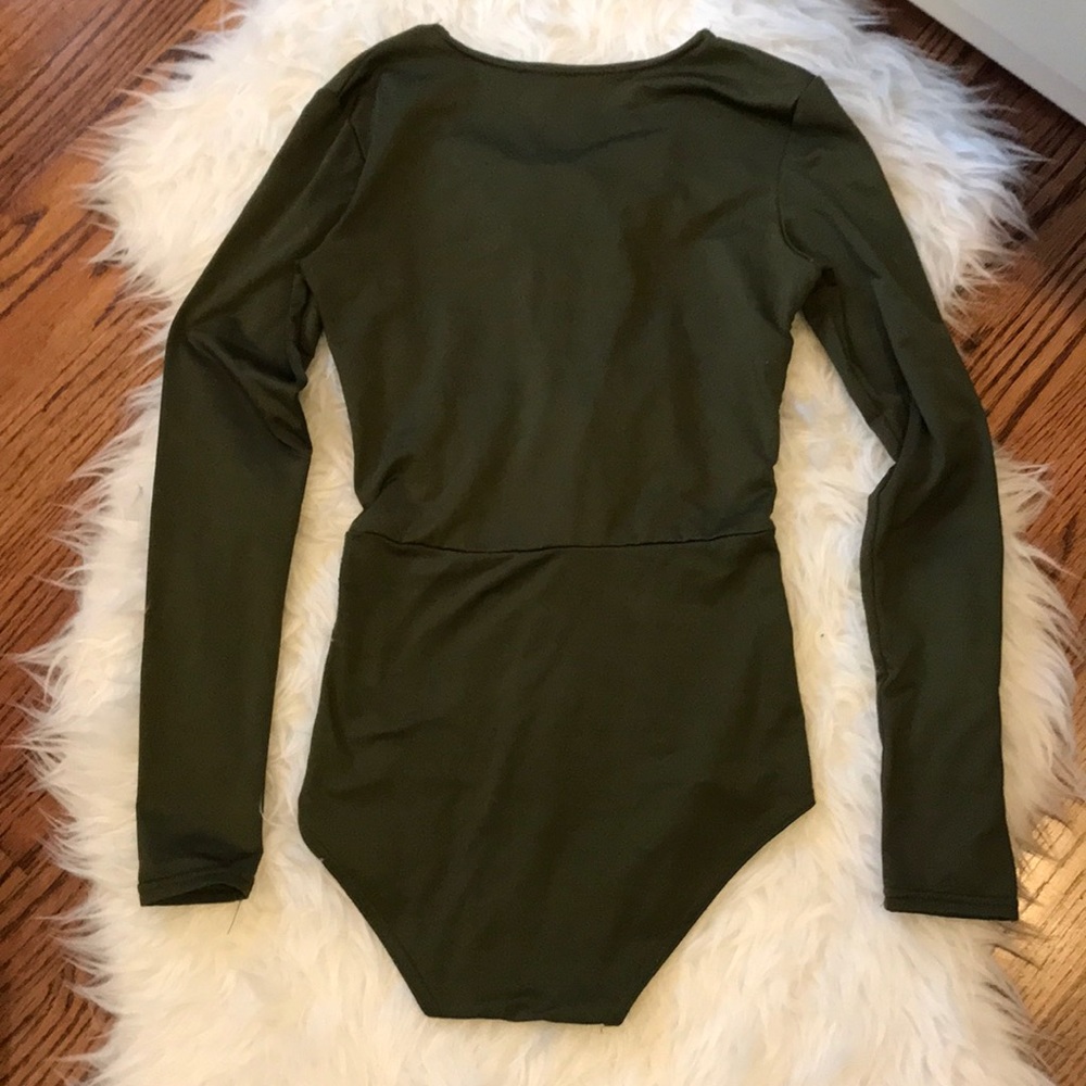🌸Army green lace up long sleeve bodysuit - Picture 3 of 4